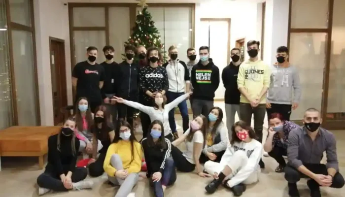 VISION IS DECISION : Mladi i demokracija