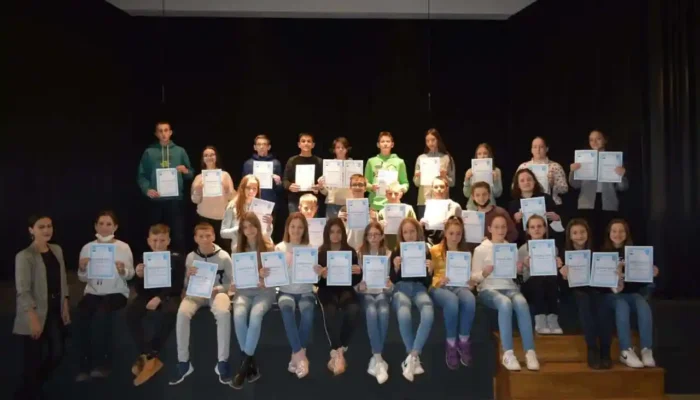 Dodjela pohvalnica učenicima Katoličkog školskog centra „Petar Barbarić“  Osnovna škola – Travnik