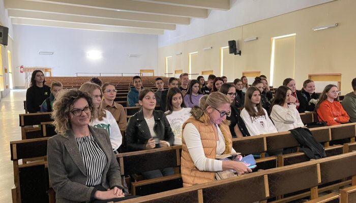 Radionica Crvenog križa - Travnik u auli KŠC-a "Petar Barbarić" Travnik