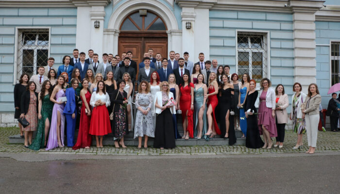 VIDEO | Svečani defile 23. generacije maturanata Gimnazije Katoličkog školskog centra „Petar Barbarić“