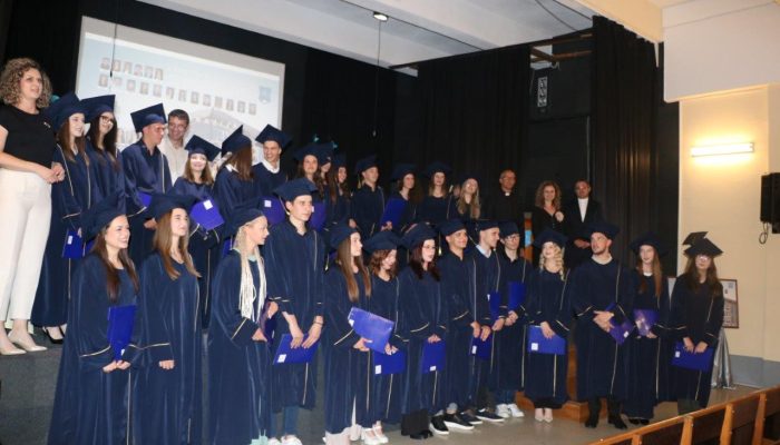 Svečana dodjela svjedodžbi o završenoj gimnaziji 24. generaciji maturanata Katoličkog školskog centra „Petar Barbarić“ – Travnik