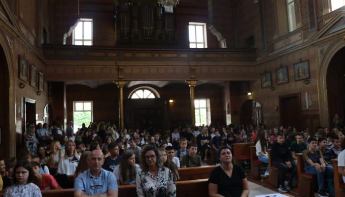 MISNO SLAVLJE I ZAZIV DUHA SVETOGA ZA UČENIKE I DJELATNIKE KŠC „PETAR BARBARIĆ“ TRAVNIK