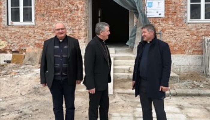 NADBISKUP VUKŠIĆ OBIŠAO RADOVE U NADBISKUPSKOM SJEMENIŠTU “PETAR BARBARIĆ” TRAVNIK