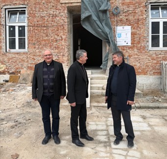 NADBISKUP VUKŠIĆ OBIŠAO RADOVE U NADBISKUPSKOM SJEMENIŠTU “PETAR BARBARIĆ” TRAVNIK