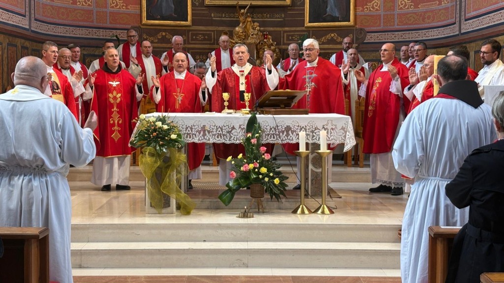 Biskupi BK BiH i dekani slavili Misu s narodom Božjim u sjemenišnoj crkvi sv. Alojzija Gonzage