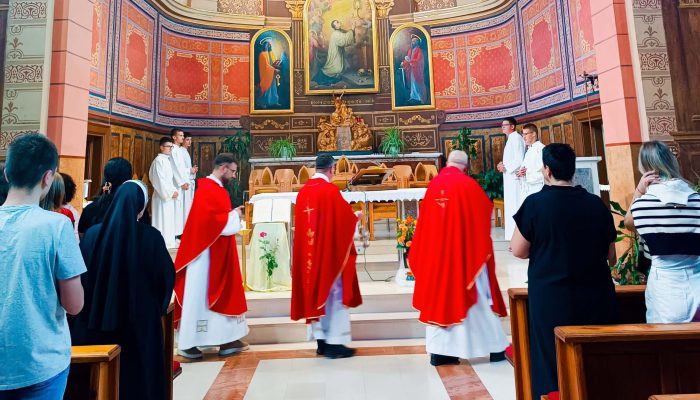 MISNO SLAVLJE I ZAZIV DUHA SVETOGA ZA UČENIKE I DJELATNIKE KŠC „PETAR BARBARIĆ“ TRAVNIK