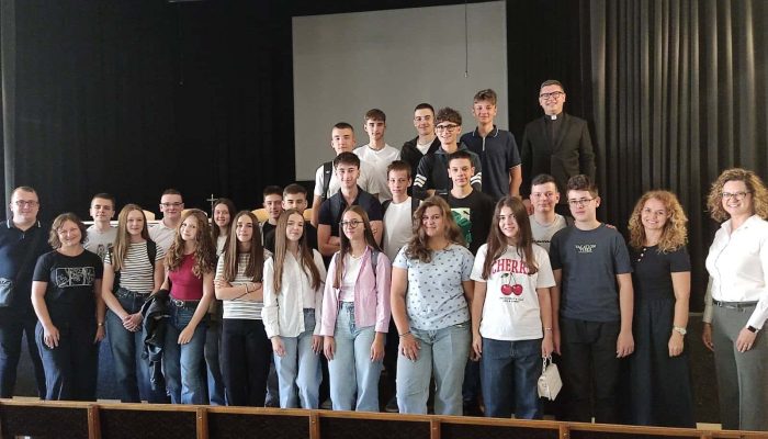 Schola domusque nostra– Naša škola i naš dom : Doček nove generacije gimnazijalaca